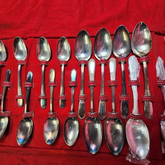 31Pc Wm Rogers Mary Lou Devonshire Silverplate Flatware Set Intl Silver w/ Case - Picture 4 of 13